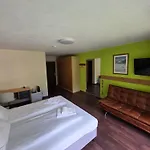 Hotell Grischalodge Mit Bergblick Seit 1929 - Schlicht, Preiswert Und Mit Einem Touch Nostalgie *