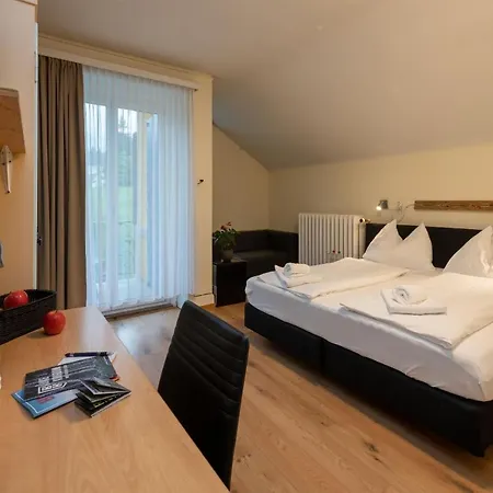 Hotel Grischalodge Mit Bergblick Seit 1929 - Schlicht, Preiswert Und Mit Einem Touch Nostalgie *