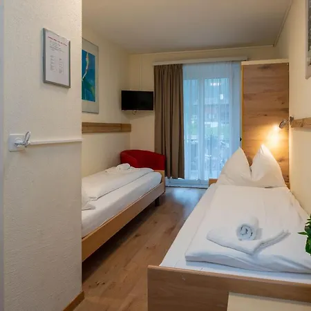 Grischalodge Mit Bergblick Seit 1929 - Schlicht, Preiswert Und Mit Einem Touch Nostalgie Parpan