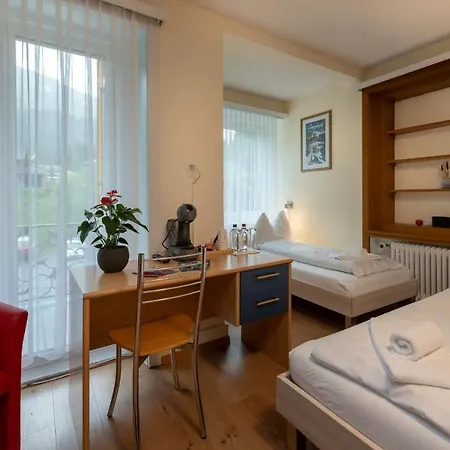 Grischalodge Mit Bergblick Seit 1929 - Schlicht, Preiswert Und Mit Einem Touch Nostalgie * Parpan