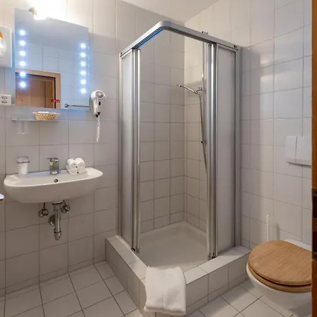 Grischalodge Mit Bergblick Seit 1929 - Schlicht, Preiswert Und Mit Einem Touch Nostalgie *