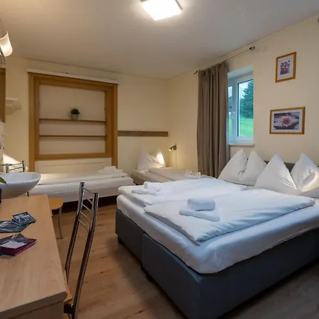 Grischalodge Mit Bergblick Seit 1929 - Schlicht, Preiswert Und Mit Einem Touch Nostalgie *