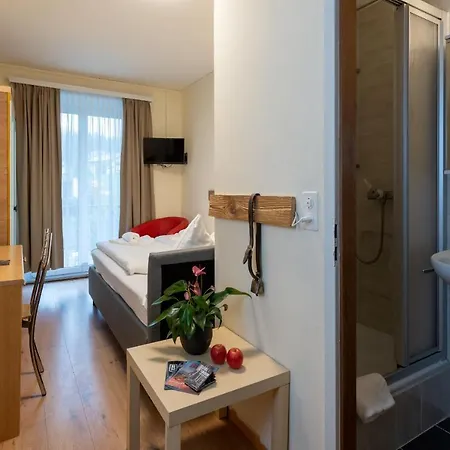 Hotel Grischalodge Mit Bergblick Seit 1929 - Schlicht, Preiswert Und Mit Einem Touch Nostalgie *