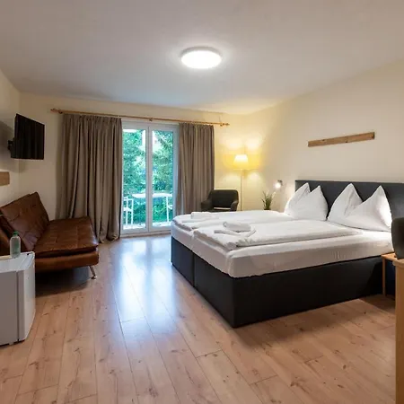 Hotel Grischalodge Mit Bergblick Seit 1929 - Schlicht, Preiswert Und Mit Einem Touch Nostalgie *
