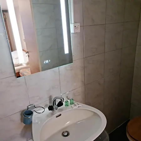 Hotell Grischalodge Mit Bergblick Seit 1929 - Schlicht, Preiswert Und Mit Einem Touch Nostalgie *