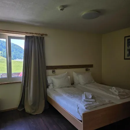 Grischalodge Mit Bergblick Seit 1929 - Schlicht, Preiswert Und Mit Einem Touch Nostalgie Parpan