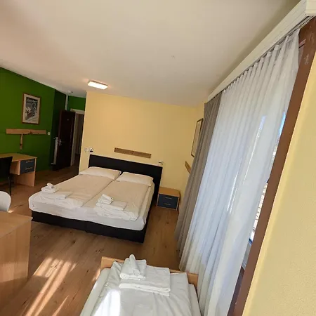 Grischalodge Mit Bergblick Seit 1929 - Schlicht, Preiswert Und Mit Einem Touch Nostalgie * Parpan