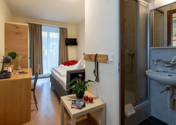 Otel Grischalodge Mit Bergblick Seit 1929 - Schlicht, Preiswert Und Mit Einem Touch Nostalgie *