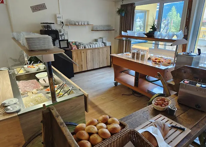 Otel Grischalodge Mit Bergblick Seit 1929 - Schlicht, Preiswert Und Mit Einem Touch Nostalgie