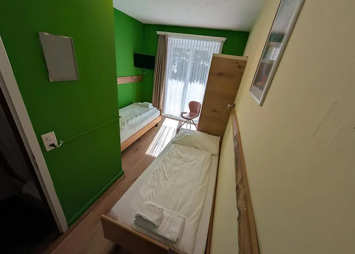 Grischalodge Mit Bergblick Seit 1929 - Schlicht, Preiswert Und Mit Einem Touch Nostalgie Parpan