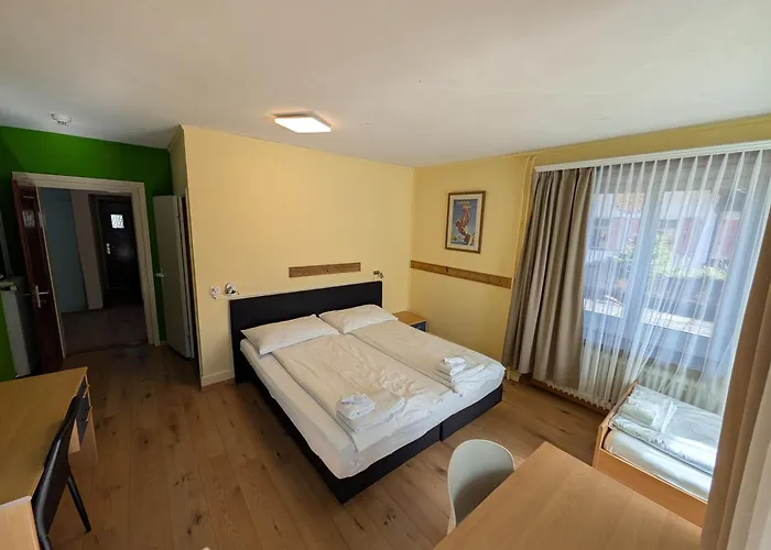 Otel Grischalodge Mit Bergblick Seit 1929 - Schlicht, Preiswert Und Mit Einem Touch Nostalgie