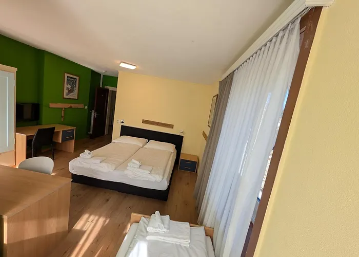 Grischalodge Mit Bergblick Seit 1929 - Schlicht, Preiswert Und Mit Einem Touch Nostalgie * Parpan