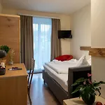호텔 Grischalodge Mit Bergblick Seit 1929 - Schlicht, Preiswert Und Mit Einem Touch Nostalgie 파르판