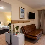 Grischalodge Mit Bergblick Seit 1929 - Schlicht, Preiswert Und Mit Einem Touch Nostalgie 파르판