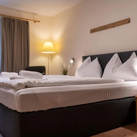 Ξενοδοχείο Grischalodge Mit Bergblick Seit 1929 - Schlicht, Preiswert Und Mit Einem Touch Nostalgie *