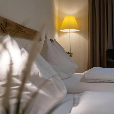 Grischalodge Mit Bergblick Seit 1929 - Schlicht, Preiswert Und Mit Einem Touch Nostalgie