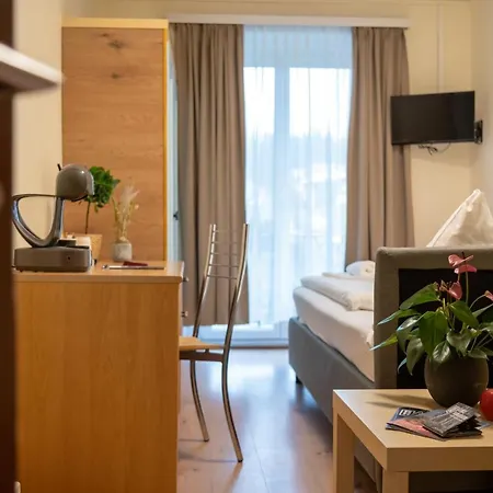 Grischalodge Mit Bergblick Seit 1929 - Schlicht, Preiswert Und Mit Einem Touch Nostalgie * Parpan