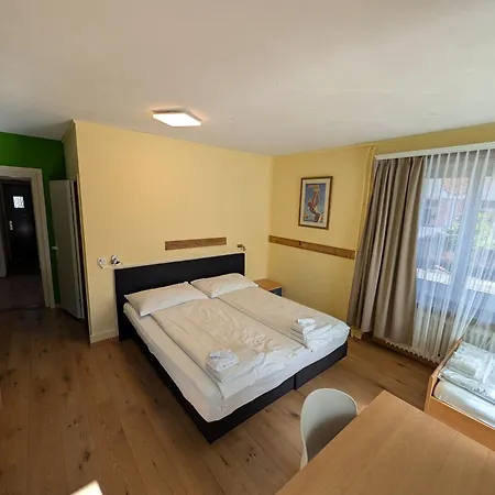 Hotel Grischalodge Mit Bergblick Seit 1929 - Schlicht, Preiswert Und Mit Einem Touch Nostalgie