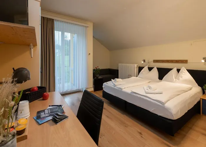 Hotel Grischalodge Mit Bergblick Seit 1929 - Schlicht, Preiswert Und Mit Einem Touch Nostalgie *