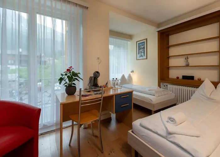 Grischalodge Mit Bergblick Seit 1929 - Schlicht, Preiswert Und Mit Einem Touch Nostalgie * Parpan