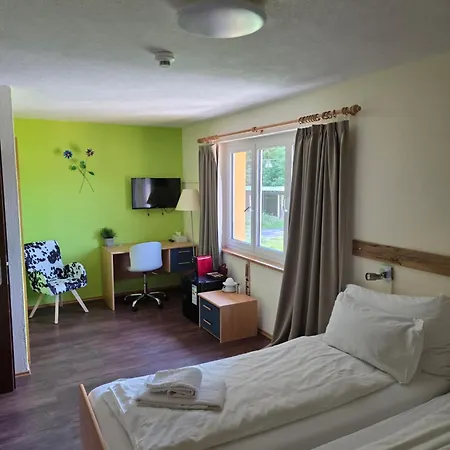 Grischalodge Mit Bergblick Seit 1929 - Schlicht, Preiswert Und Mit Einem Touch Nostalgie 帕潘