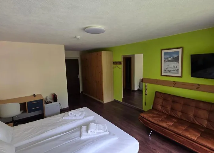 Hotel Grischalodge Mit Bergblick Seit 1929 - Schlicht, Preiswert Und Mit Einem Touch Nostalgie *